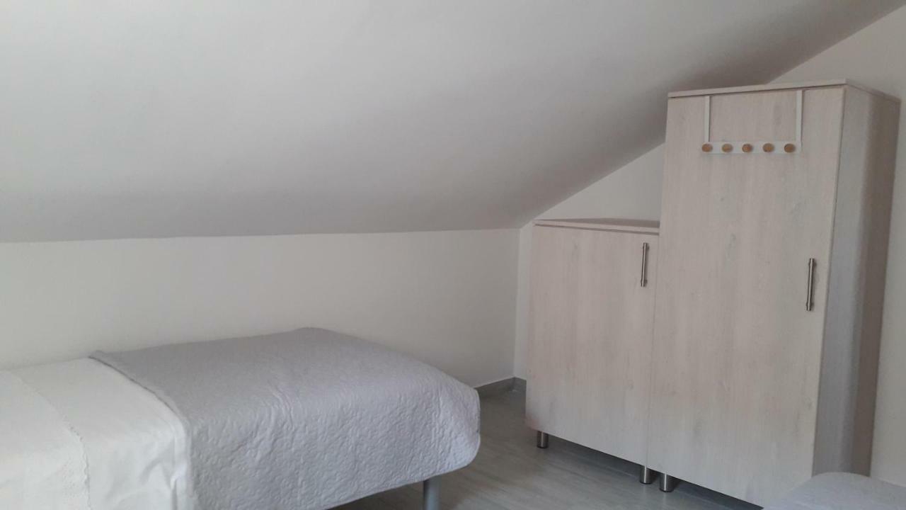 Apartmani Zilic Dugi Rat Exteriör bild